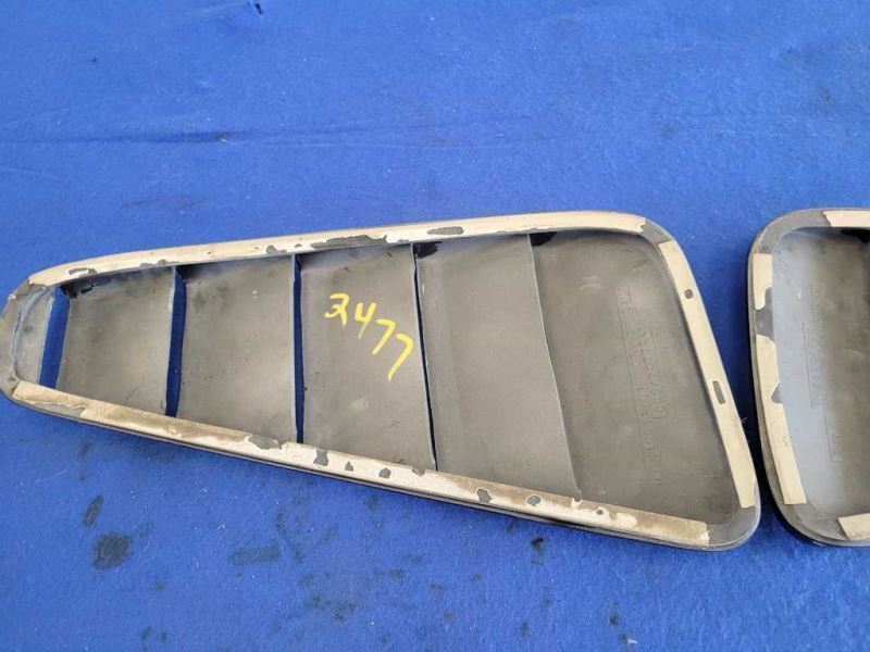 2010-2014 Ford Mustang GT 4.6L Pair Side Quarter Window Covers Paint UA 2477 - The Parts Farm