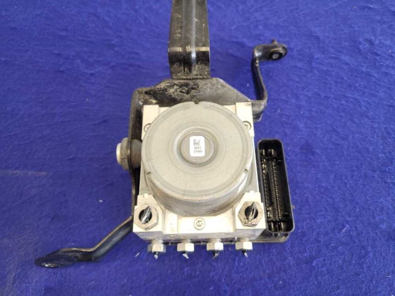 2015-2017 Ford Mustang GT S550 Anti-Lock Brake ABS Module Pump Line 2321 - The Parts Farm