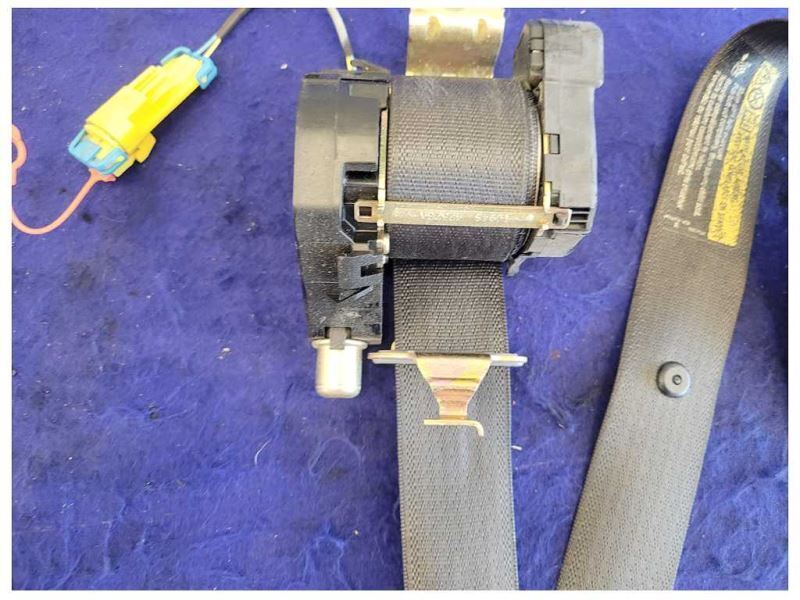 2003-2006 Chevrolet SSR Pickup Truck Passenger Front Seat Belt Retractor 2426 - The Parts Farm