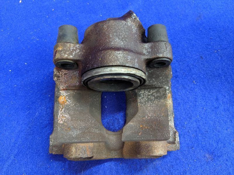 1992-1995 2001-2006 BMW 325i Passenger Driver Calipers Front Brackets NO Pads - The Parts Farm