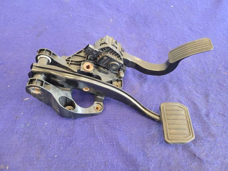 2017 2018 2019 2020 Tesla Model 3 Standard Accelerator Gas Pedal Box Cage - The Parts Farm