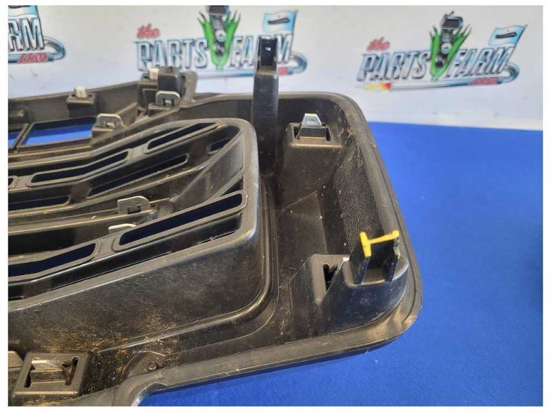 2022 Ford F250 Super Duty Pickup Truck Front Upper Grill *Broke Tabs* 2557 - The Parts Farm