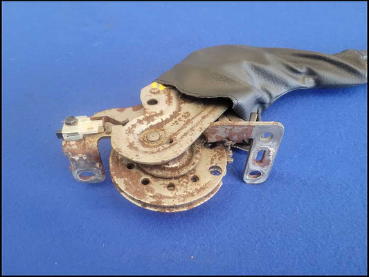 2003-2006 Chevrolet SSR Pickup Truck E Emergency Brake Handle Console 2687