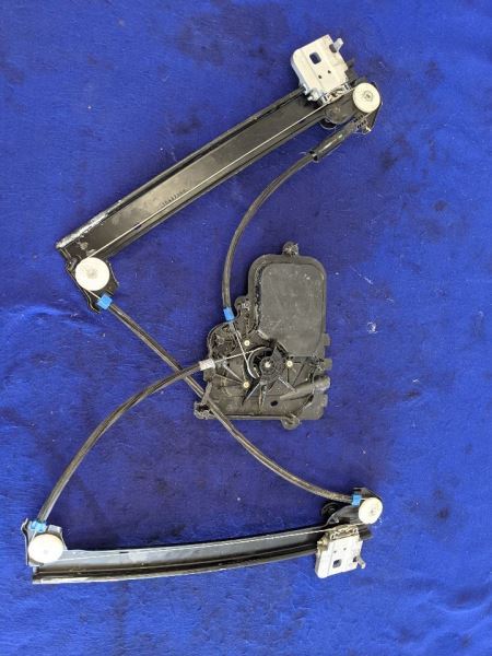 2017 2018 2019 2020 Tesla Model 3 Long Passenger Front Window Motor Regulator