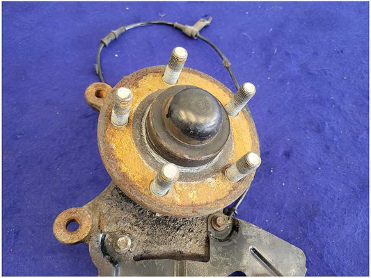 2015-2017 Ford Mustang GT S550 Passenger Front Spindle Knuckle Hub 750