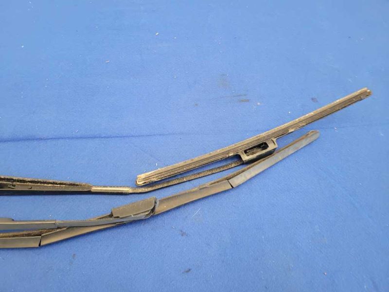 2011-2012 Nissan Leaf Front Windshield Wiper Arms Blades 1856 - The Parts Farm