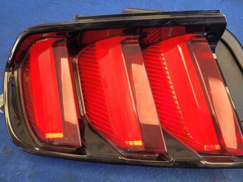 2015-2017 Ford Mustang GT S550 Passenger Right RH Taillight Lamp Brake Lens 2483 - The Parts Farm