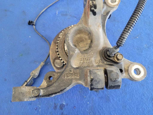 2005-2010 Ford Mustang GT 4.6L Passenger Front Spindle Knuckle Hub 2677