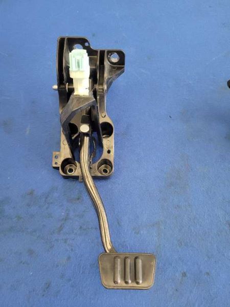 2018-2023 Ford Mustang GT S550 Brake Pedal Assembly Cage Box 2622 - The Parts Farm