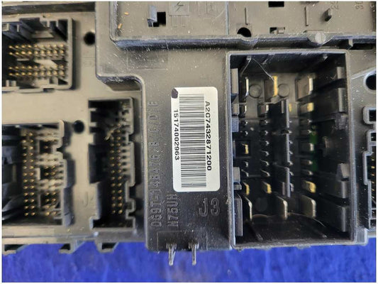 2015 Ford Mustang GT S550 Coupe Body Control Module BCM Fuse Box 2694