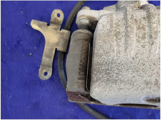 2003-2006 Chevrolet SSR Pickup Truck Passenger Front Brake Caliper Pad Hose 2682