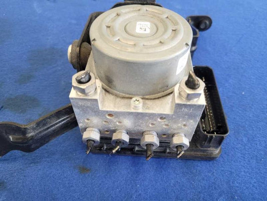 2015-2017 Ford Mustang GT S550 ABS Anti-Lock Brake System Module 2