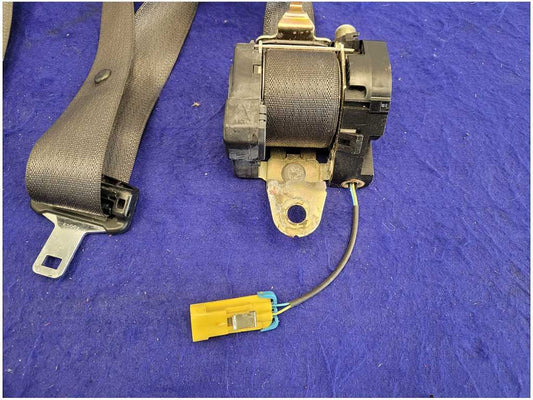 2003-2006 Chevrolet SSR Pickup Truck Passenger Front Seat Belt Retractor 2682