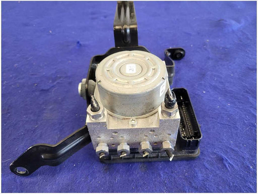 2015-2020 Ford Mustang Shelby GT350 ABS Module M/T Anti-Lock Brakes 2743