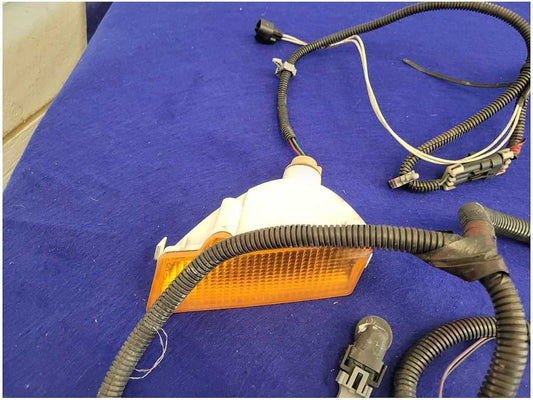 2005 Chevrolet SSR Pickup Truck Front Bumper Harness Plug Wire Light 2682