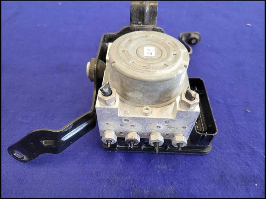 2015-2017 Ford Mustang GT S550 ABS Anti-Lock Brake System Module A/T 2694