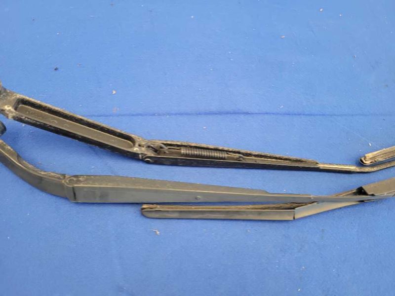 2011-2012 Nissan Leaf Front Windshield Wiper Arms Blades 1856 - The Parts Farm