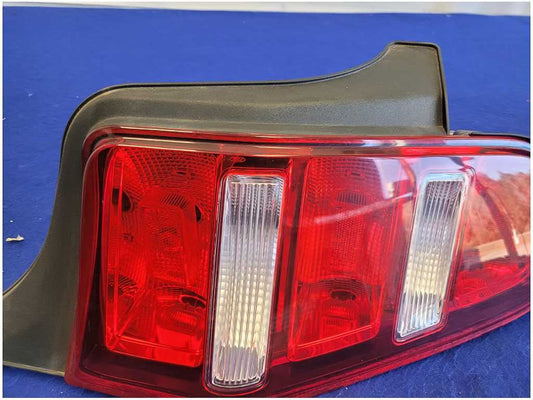 2010-2012 Ford Mustang GT S197 Passenger Rear Taillight Brake Lamp Light 2759