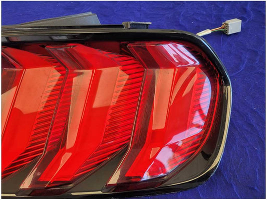 2018-2023 Ford Mustang GT S550 Passenger Rear Taillight Lamp Brake Light 2717