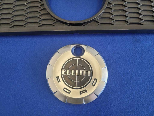 2008 Ford Mustang GT 4.6L Bullitt Rear Finish Panel Trunk Deck Lid Emblem 2645