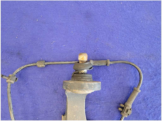 2003-2006 Chevrolet SSR Pickup Truck Driver Front Spindle Knuckle Hub 2682