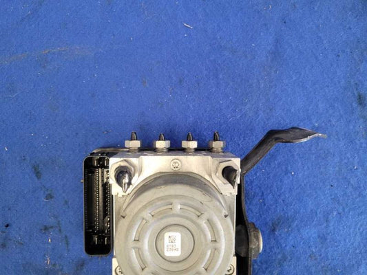 2015-2017 Ford Mustang GT S550 ABS Anti-Lock Brake System Module 2483