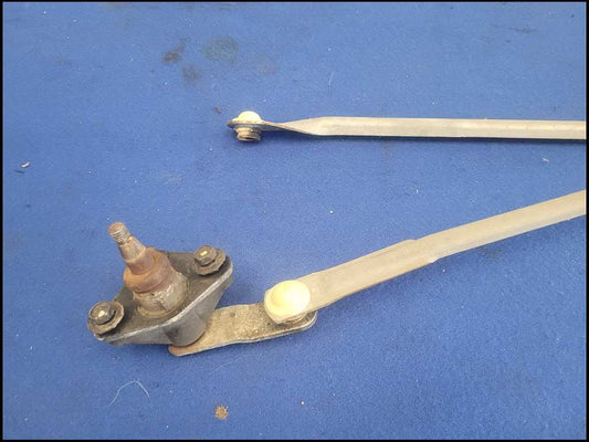 2003-2006 Chevrolet SSR Pickup Truck Linkage Windshield Wiper Front 2687