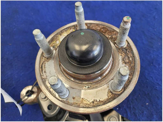 2013-2014 Ford Mustang Shelby GT500 Passenger Front Spindle Knuckle Hub 2872