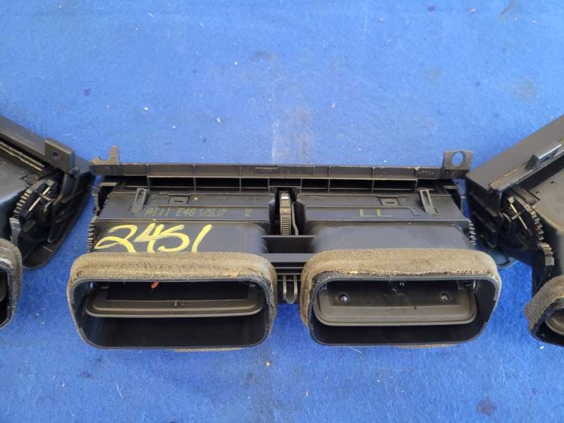 2001-2006 BMW M3 Convertible Air Vents Front Dash Duct HVAC 2451 - The Parts Farm