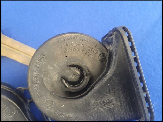 2003-2006 Chevrolet SSR Pickup Truck Dual Horn Noise Front 2687