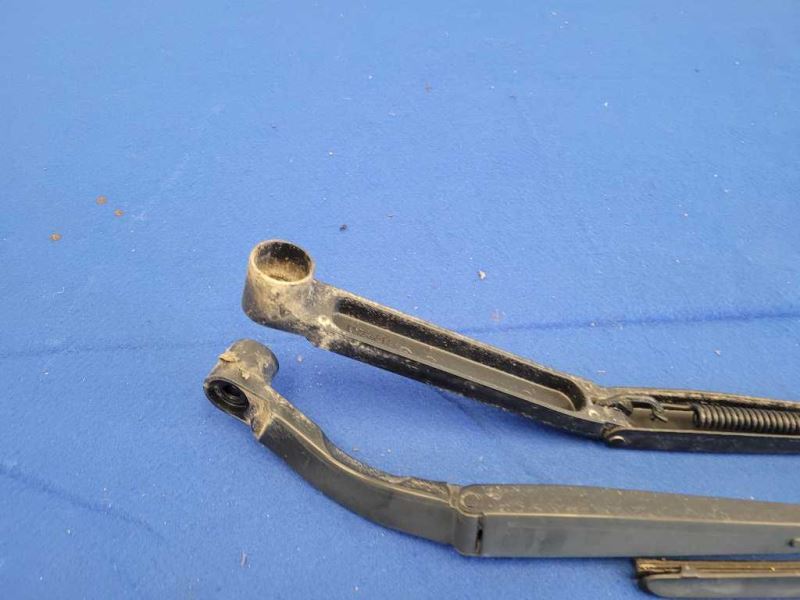 2011-2012 Nissan Leaf Front Windshield Wiper Arms Blades 1856 - The Parts Farm