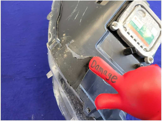 2015-2017 Ford Mustang GT S550 Driver Front Headlight HID Xenon Broke Tab 2710