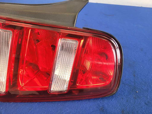 2010-2012 Ford Mustang GT Passenger RH Taillight Lamp Light Brake 2677