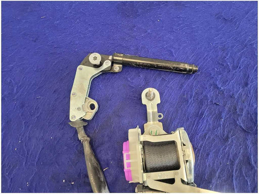 2015-2017 Ford Mustang GT S550 Convertible Front Seat Belt Retractor 2740