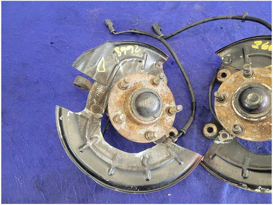 1994-1995 Ford Mustang GT 5.0L Pair Front Spindles Knuckles Hub 2668