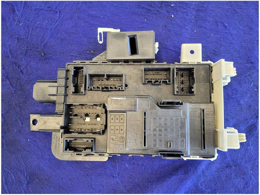 2014 Ford Mustang GT 5.0L S197 Coupe Body Control Module BCM Smart Box 2761