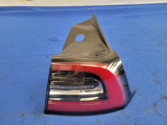 2017 2018 2019 2020 2021 Tesla Model 3 Passenger Rear Taillight Back Lamp
