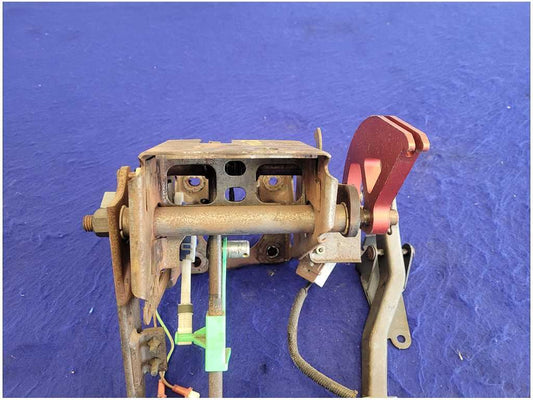 1994-1995 Ford Mustang GT Cobra Pedal Cage Manual Trans M/T Clutch Brake 2704