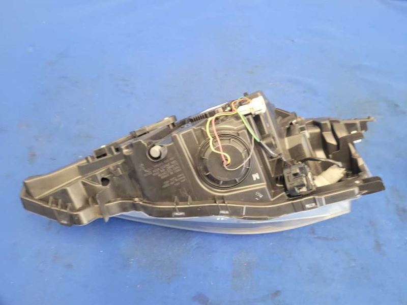 2011-2012 Nissan Leaf Driver Left Front Headlight Lamp *Broke Tabs* 1856 - The Parts Farm