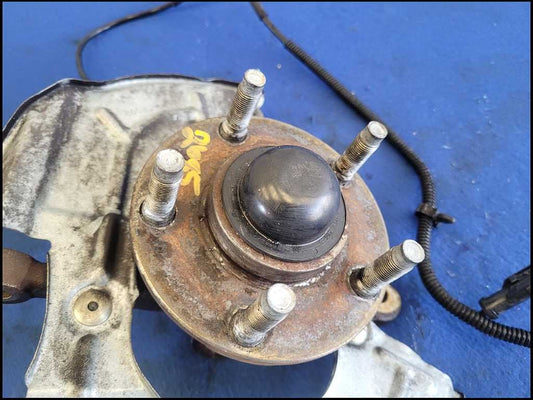 2003-2004 Ford Mustang Cobra SVT DOHC 4.6L Driver Front Spindle Knuckle Hub 2685