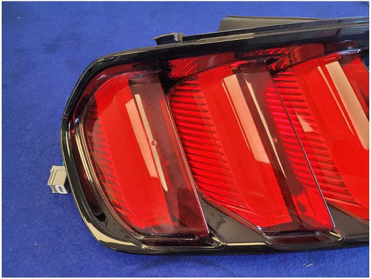 2015-2017 Ford Mustang GT S550 Passenger Rear Taillight Lamp Brake Light 2816