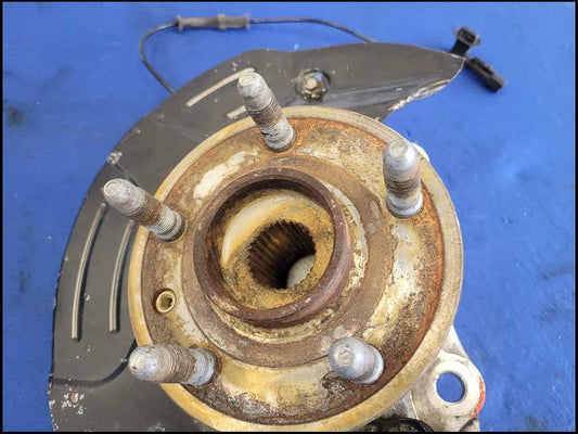 2010-2015 Chevrolet Camaro SS Driver Left Front Spindle Knuckle Hub 2673