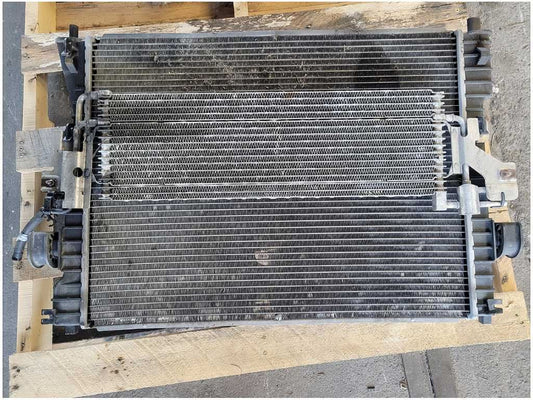 2003-2004 Mercury Marauder 4.6L Front Radiator Fan Cooler Engine Cooling 2623