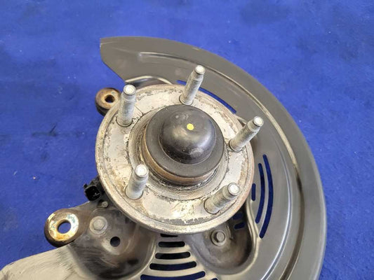 2010-2014 Ford Mustang GT500 GT V6 Passenger Front Spindle Knuckle Hub 2827