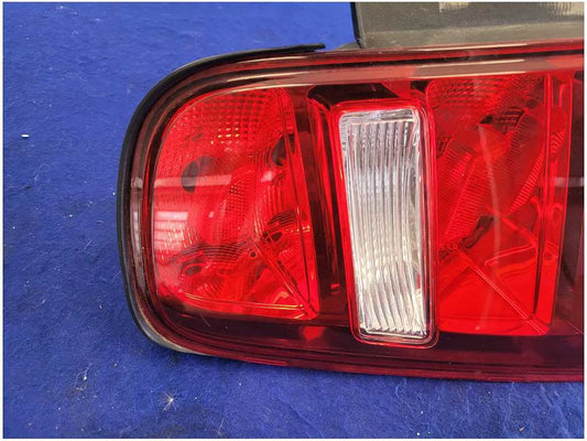 2010-2012 Ford Mustang GT S197 Passenger Rear Taillight Lamp Light 2757