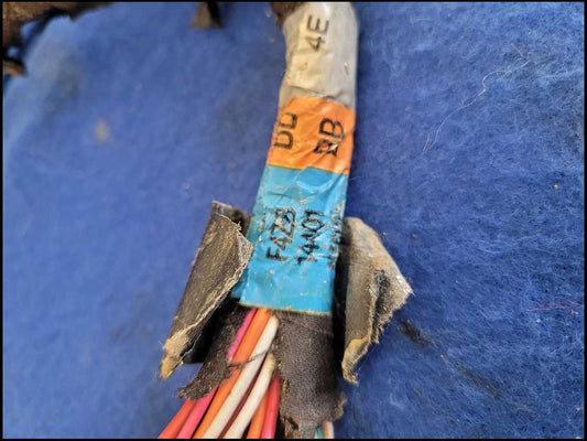 1994-1995 Ford Mustang Cobra 5.0L Dash Harness Wire Plug Fuse *Read* 2678