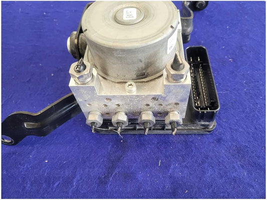 2015-2017 Ford Mustang GT S550 ABS Anti-Lock Brake System Module A/T 2741