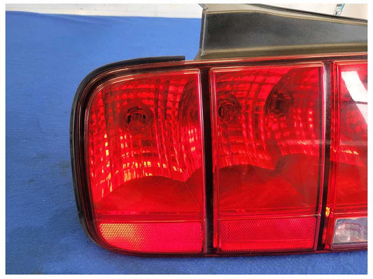 2005-2009 Ford Mustang GT GT500 Driver Left Taillight Rear Lamp Brake Light 2590