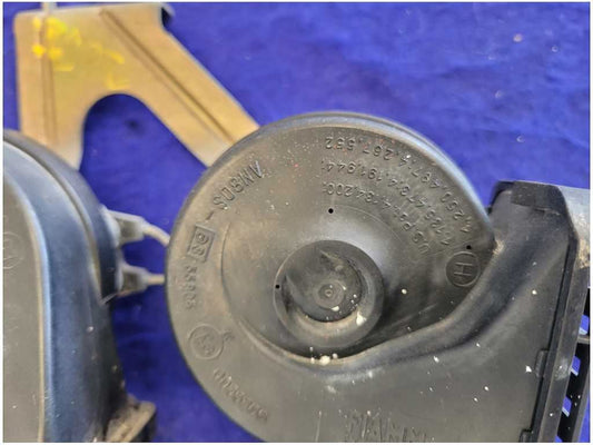 2003-2006 Chevrolet SSR Pickup Truck Horn Dual Emergency Noise 2682