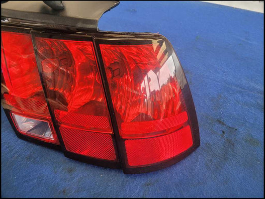 1999-2004 Ford Mustang GT Cobra Passenger Rear Taillight Lamp Lens 2686